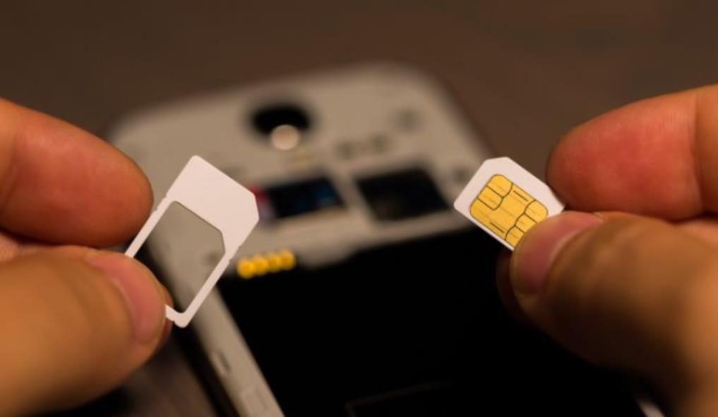 What Happens If You Insert a Different Carrier's SIM into a Locked Simple Mobile Phone